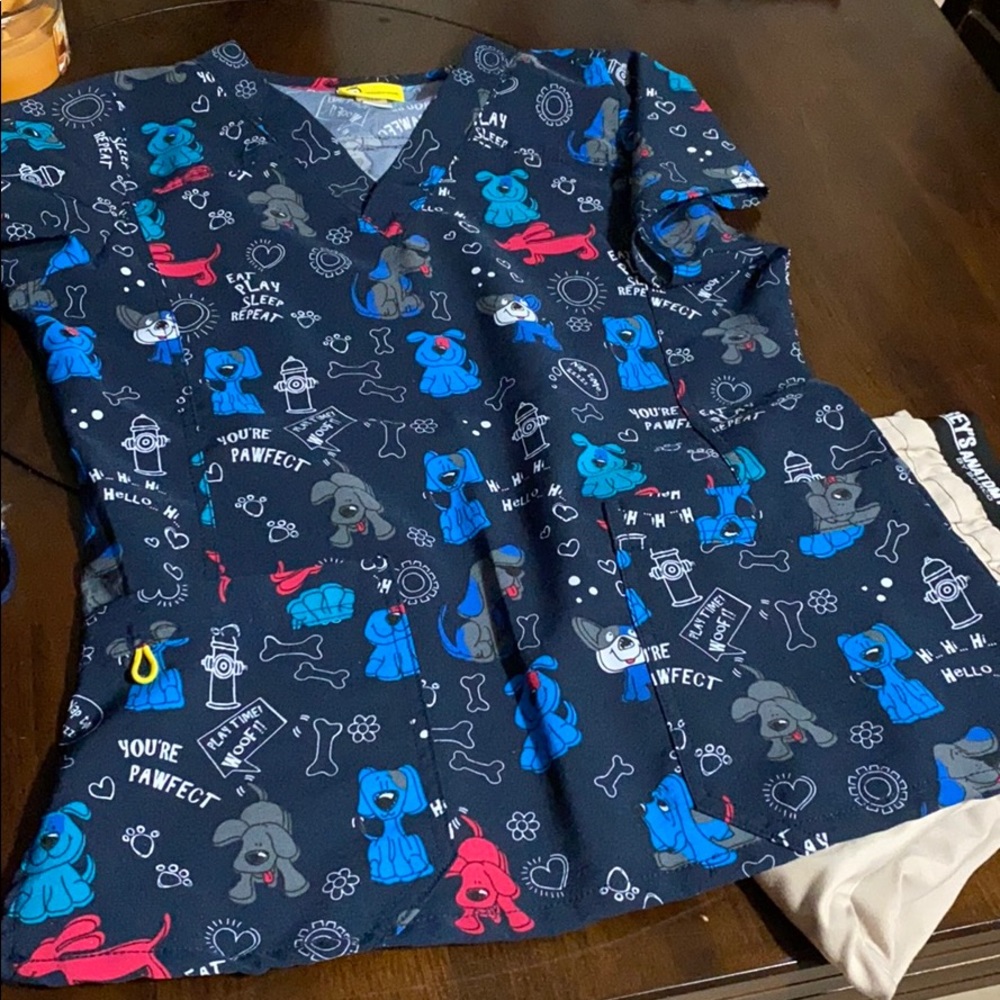 Scrub set